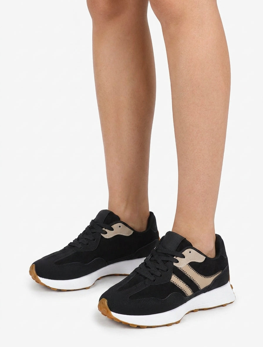 Zweifarbige und zweimaterialige Turnschuhe - Schwarz