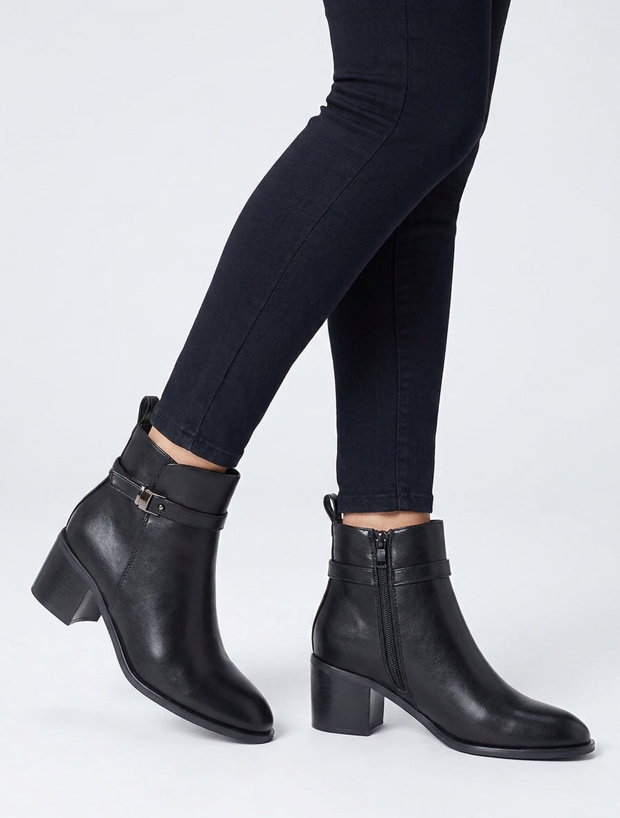 Stiefeletten mit Absatz aus Kunstleder - Schwarz