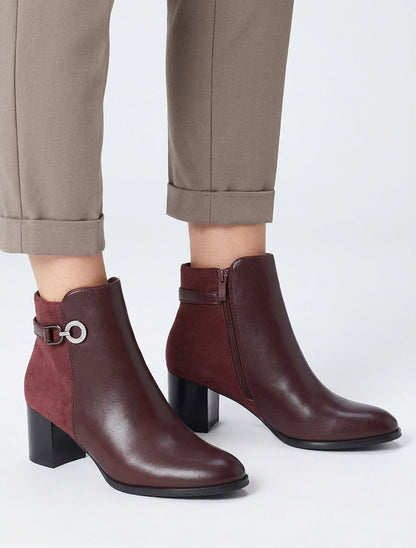 Stiefeletten aus zweierlei Material mit Strassschnalle - Bordeaux