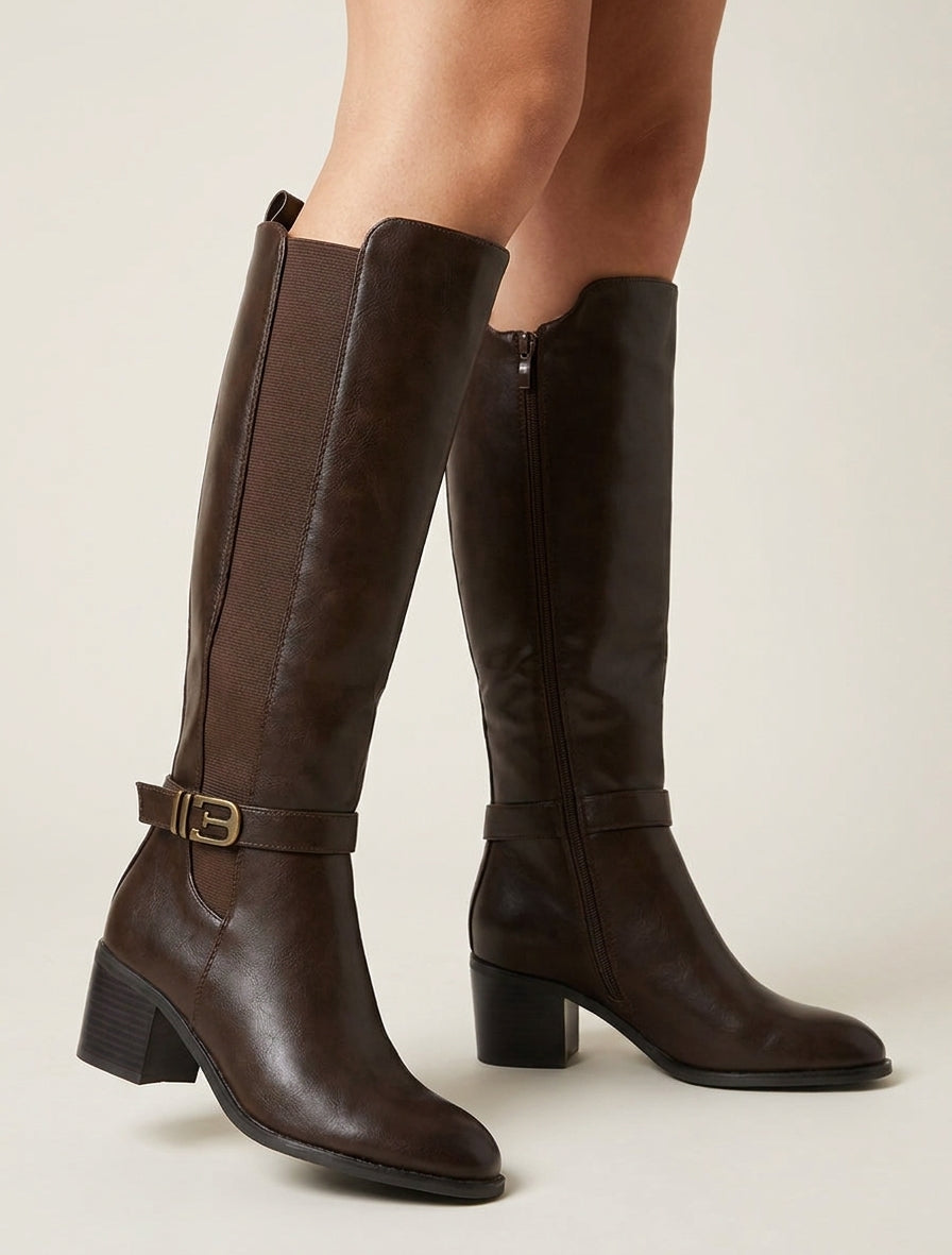 Elastische Stiefel aus Kunstleder mit Zierschnalle - Braun