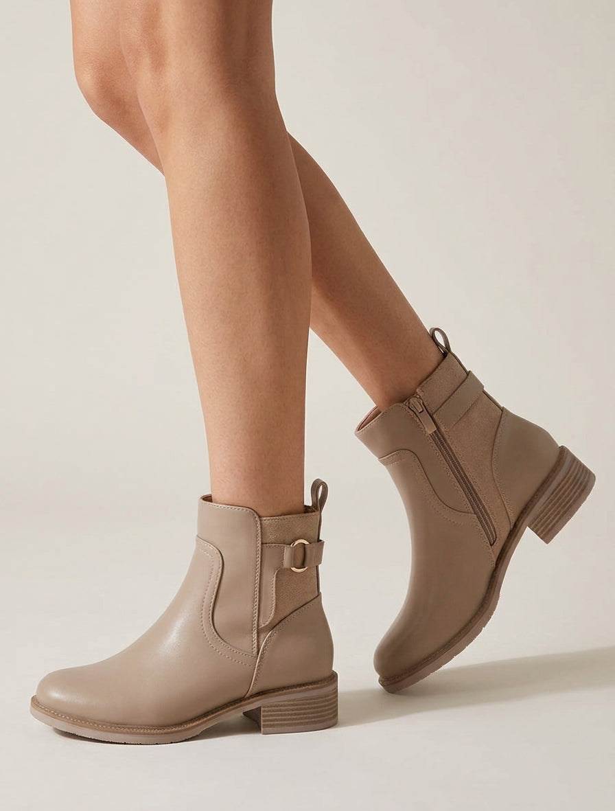 Stiefeletten aus Kunstleder und Wildlederimitat. - Maulwurf