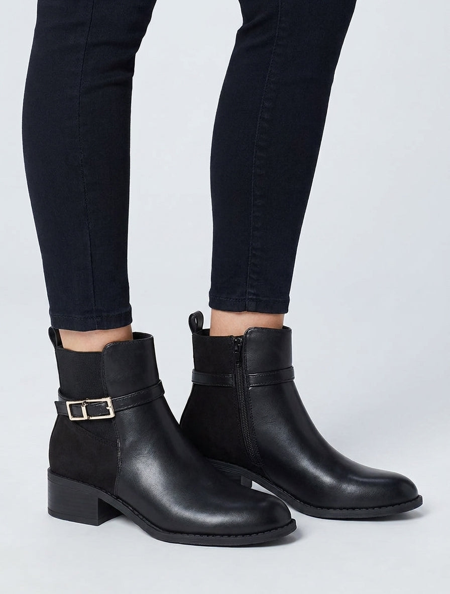 Elastische Stiefeletten aus zweifarbigem Material mit Metallschnalle - Schwarz