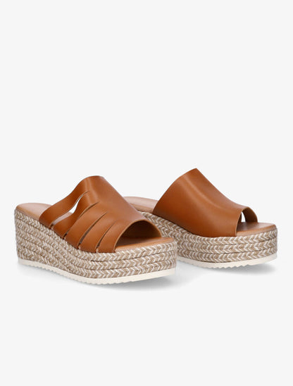 Mules compensées ajourées en simili - Camel - 4
