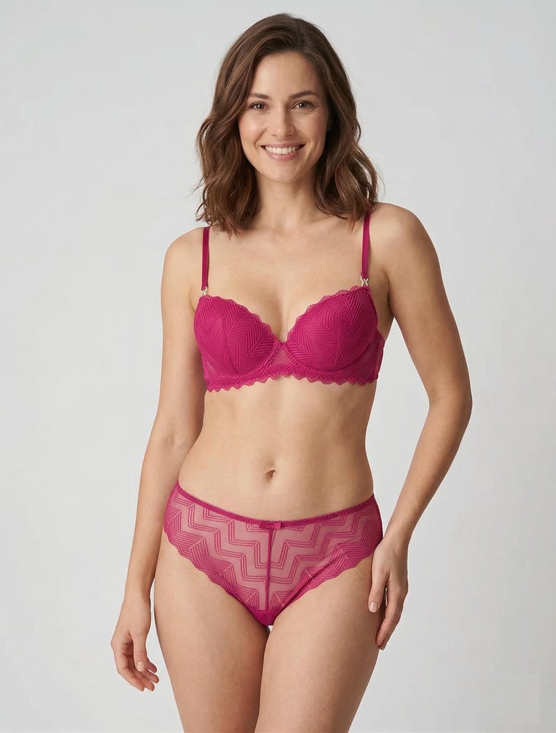 Büstenhalter- und Tanga-Set mit durchbrochenem Design und Strassschmuck. - Fuchsia