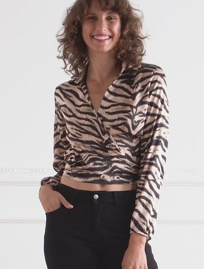 Geknotetes Satin-Crop-Top mit Tigerprint - Schwarz
