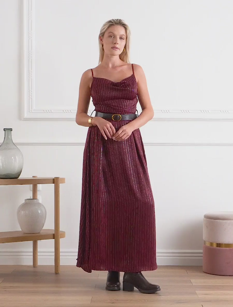 Langes Kleid mit schimmernden Streifen - Bordeaux