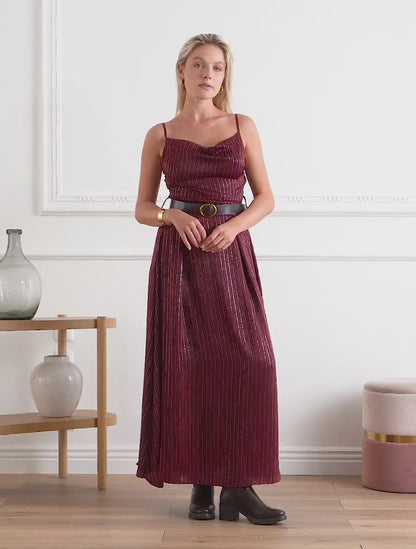 Langes Kleid mit schimmernden Streifen - Bordeaux